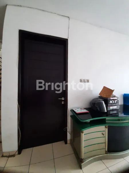 image RUMAH 3 LANTAI TAMAN RATU (4)