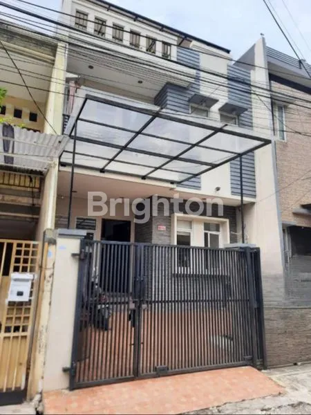 image RUMAH 3 LANTAI TAMAN RATU (1)