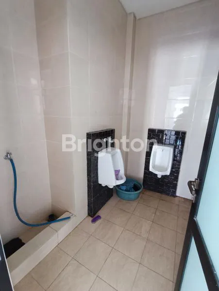 image GEDUNG DAERAH RUNGKUT COCOK UNTUK SHOWROOM, RUMAH MAKAN 2 LT NOL JALAN RAYA (5)