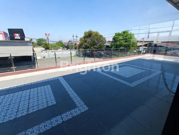 image GEDUNG DAERAH RUNGKUT COCOK UNTUK SHOWROOM, RUMAH MAKAN 2 LT NOL JALAN RAYA (7)