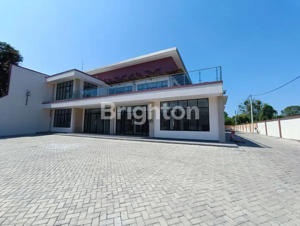 image GEDUNG DAERAH RUNGKUT COCOK UNTUK SHOWROOM, RUMAH MAKAN 2 LT NOL JALAN RAYA (1)