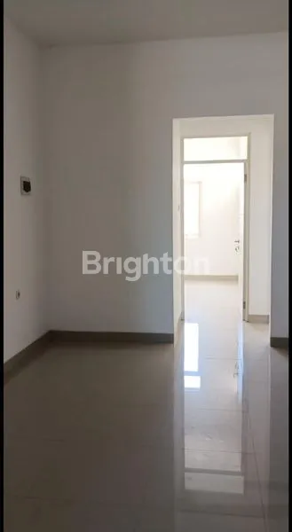 image RUMAH BARU 2 LANTAI SIAP HUNI, DI KUTISARI INDAH. DEKAT KAMPUS PETRA, SIWALANKERTO, JEMUR ANDAYANI, JEMUR SARI, KENDANGSARI, RUNGKUT SIER SURABAYA (3)