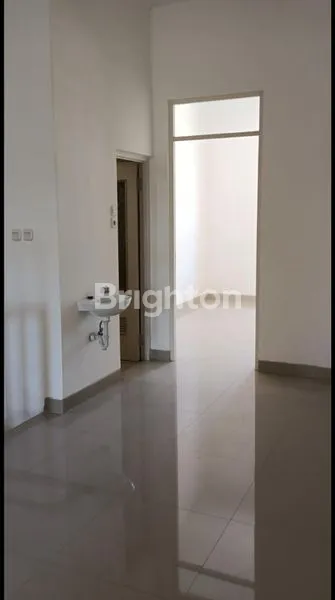 image RUMAH BARU 2 LANTAI SIAP HUNI, DI KUTISARI INDAH. DEKAT KAMPUS PETRA, SIWALANKERTO, JEMUR ANDAYANI, JEMUR SARI, KENDANGSARI, RUNGKUT SIER SURABAYA (4)