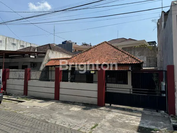 RUMAH BESAR TENGAH KOTA, BEBAS BANJIR.