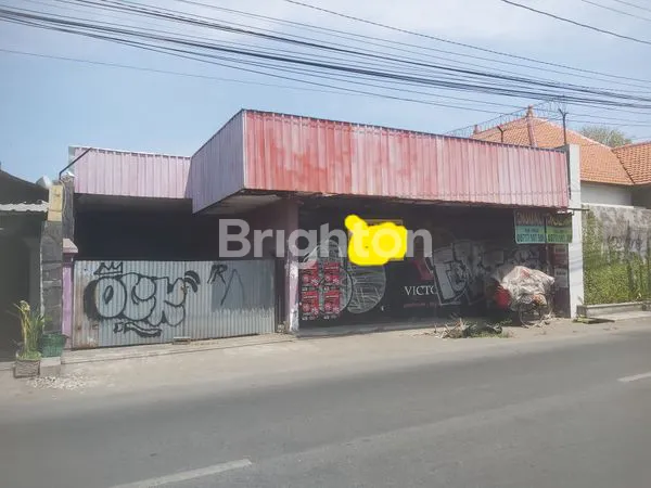 RUMAH DI DEKAT STADION SRIWEDARI !! PUSAT BISNIS DI KOTA SOLO !!