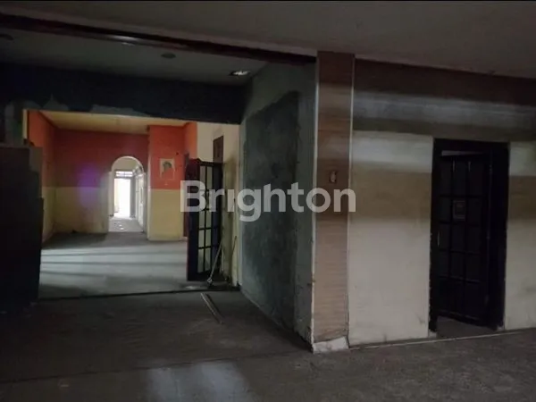 image RUMAH DI DEKAT STADION SRIWEDARI !! PUSAT BISNIS DI KOTA SOLO !! (3)