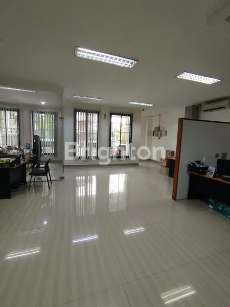 image BANGUNAN 3 LANTAI COCOK UNTUK KANTOR DAN TEMPAT TINGGAL (3)