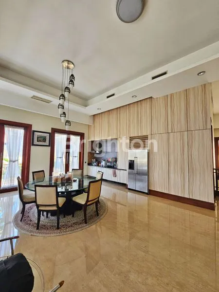 image RUMAH GRAHA FAMILY BLOK S ADA SWIMMING POOL DEKAT CLUBHOUSE, TOL, PUSAT BISNIS DAN KOMERSIAL (5)