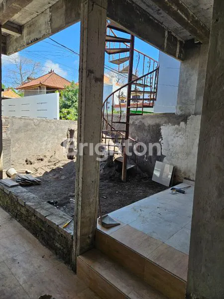 image DI JUAL RUMAH SEMI JADI MASIH PERLU DI RENOVASI DENGAN BELAKANG VIEW MANGROOF BLOCK (2)