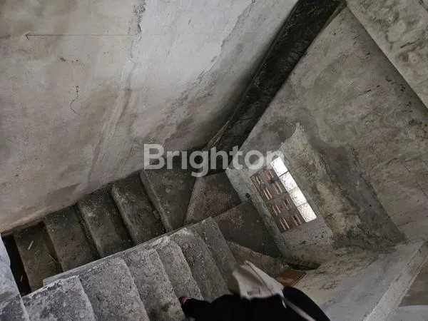 image DI JUAL RUMAH SEMI JADI MASIH PERLU DI RENOVASI DENGAN BELAKANG VIEW MANGROOF BLOCK (8)