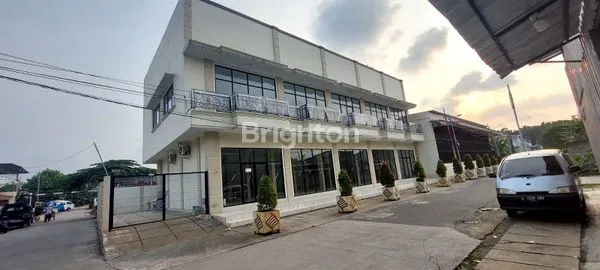 image RUKO BARU, RUKO GANDENG 5 PLONG, 2 LANTAI DI PENYELESAIAN TOMANG JAKARTA BARAT, ADA AC SANGAT COCOK UNTUK USAHA SHOWROOM GALLERY PAMERAN RUANG USAHA KANTOR COUNTER EKSPEDISI AREA PARKIR CUKUP LUAS (1)