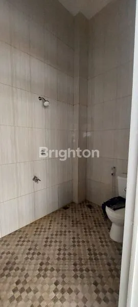 image RUKO BARU, RUKO GANDENG 5 PLONG, 2 LANTAI DI PENYELESAIAN TOMANG JAKARTA BARAT, ADA AC SANGAT COCOK UNTUK USAHA SHOWROOM GALLERY PAMERAN RUANG USAHA KANTOR COUNTER EKSPEDISI AREA PARKIR CUKUP LUAS (7)