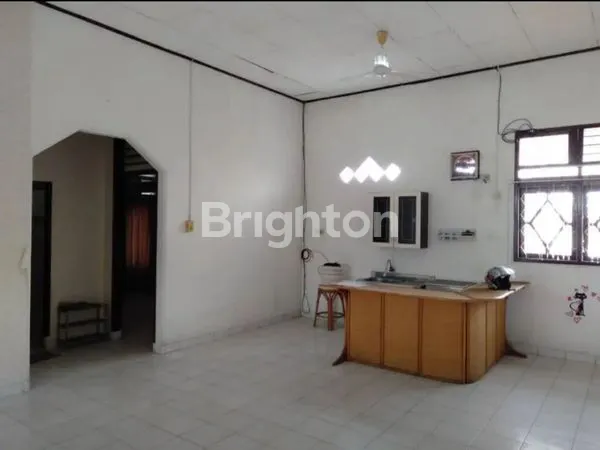 image DIJUAL RUMAH BESAR  SEMIFURNIS DENGAN KOLAM RENANG LOKASI TENGAH KOTA DALAM PERUMAHAN MARKONI ATAS AMAN NYAMAN HARGA NEGO (4)