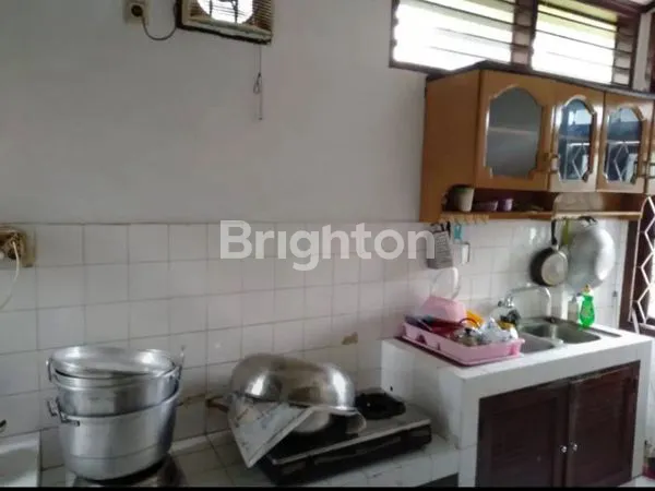 image DIJUAL RUMAH BESAR  SEMIFURNIS DENGAN KOLAM RENANG LOKASI TENGAH KOTA DALAM PERUMAHAN MARKONI ATAS AMAN NYAMAN HARGA NEGO (5)