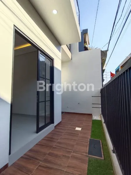 image RUMAH MEWAH 2 LANTAI  DESAIN MODERN  (2)