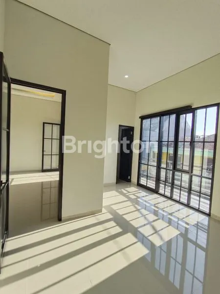 image RUMAH MEWAH 2 LANTAI  DESAIN MODERN  (8)