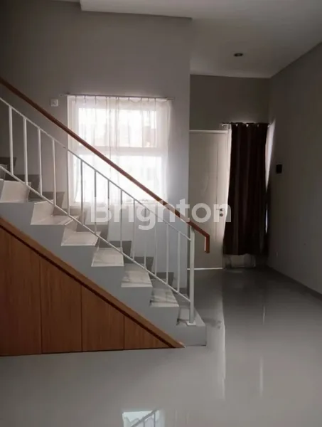 image RUMAH 2 LANTAI SEMI FURNISH MURAH AREA RUNGKUT ASRI, SURABAYA TIMUR (3)