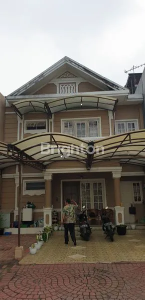 image RUMAH KOKOH DALAM CLUSTER DI KOTA WISATA CIBUBUR (1)