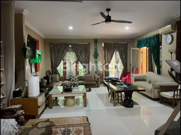 image RUMAH SUASANA VILLA DI BSD GRIYA LOKA (3)