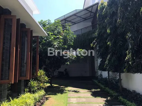 image RUMAH CANTIK FULLY FURNISHED 2 LANTAI DI IMAM BONJOL (5)