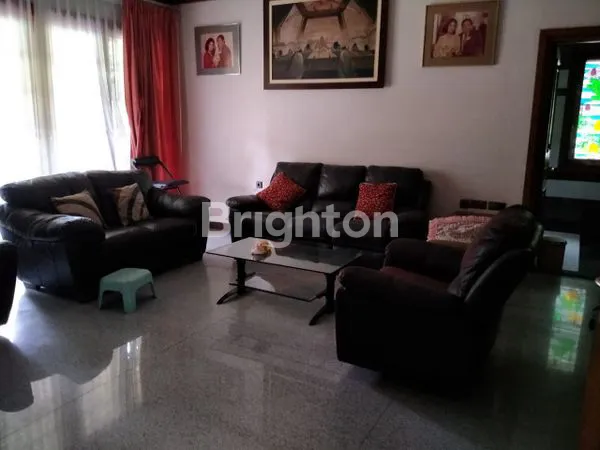 image RUMAH MEWAH TERAWAT JUAL DI BAWAH HARGA PASARAN DI KEMANG PRATAMA REGENCY (3)