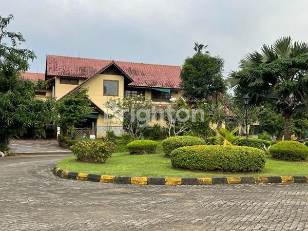 image RUMAH MEWAH TERAWAT JUAL DI BAWAH HARGA PASARAN DI KEMANG PRATAMA REGENCY (2)