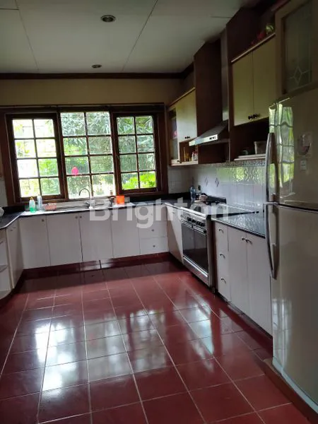 image RUMAH MEWAH TERAWAT JUAL DI BAWAH HARGA PASARAN DI KEMANG PRATAMA REGENCY (5)