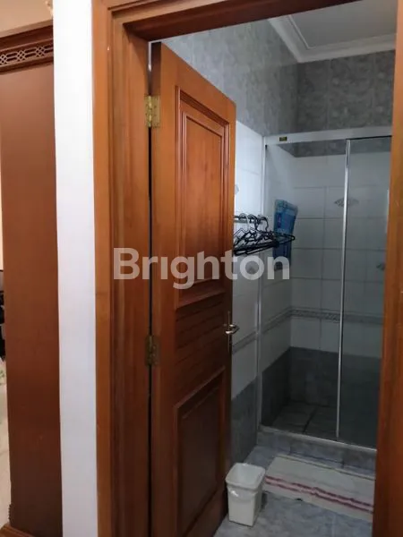 image RUMAH MEWAH TERAWAT JUAL DI BAWAH HARGA PASARAN DI KEMANG PRATAMA REGENCY (6)