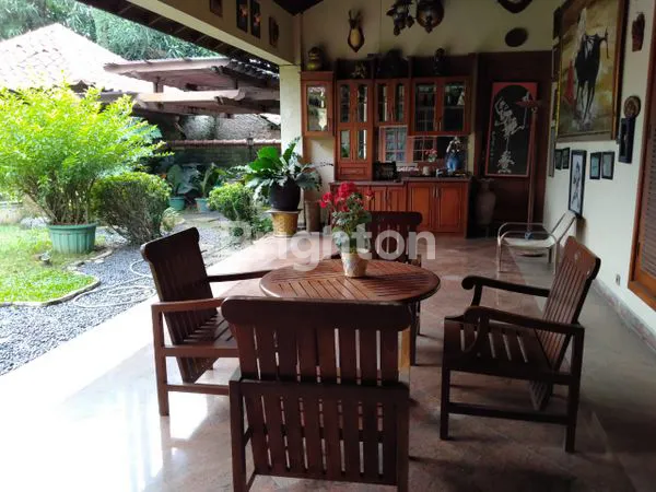 image RUMAH MEWAH TERAWAT JUAL DI BAWAH HARGA PASARAN DI KEMANG PRATAMA REGENCY (8)