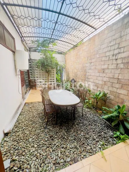 image FOR SALE! RUMAH CANTIK DAN LUAS DAERAH KEMANG, JAKARTA SELATAN. ADA POOL. DEKAT DENGAN LIPPO MALL KEMANG (6)