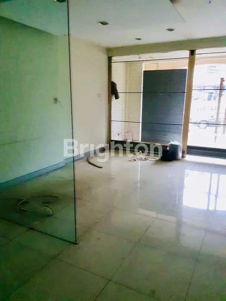 image FOR SALE! RUKO KAWASAN STRATEGIS MAMPANG PRAPATAN, JAKARTA SELATAN. AKSES LANGSUNG JALAN RAYA (6)