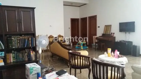 image RUMAH + SWIMMING POOL DI PONDOK PINANG, KEBAYORAN LAMA, JAKARTA SELATAN (4)