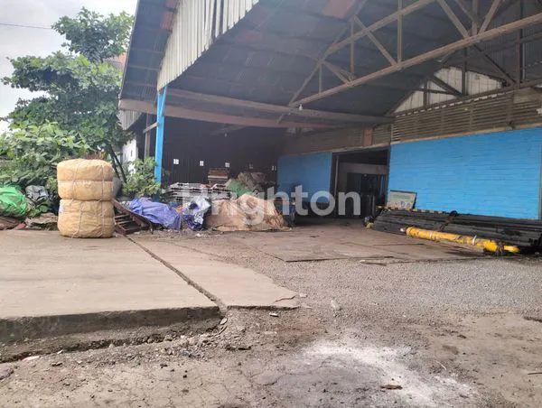 image GUDANG DI PINGGIR SUNGAI SAMARINDA (2)
