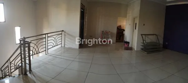 image RUMAH 2 LANTAI SIAP HUNI  (6)