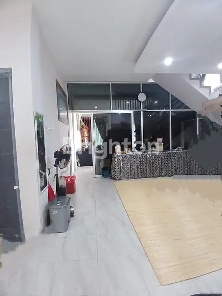 image RUMAH PREMIER 2 LANTAI SEMI FURNISH SIAP HUNI DI BALIKPAPAN  SELATAN (3)