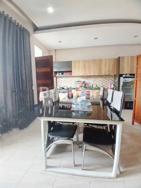 image RUMAH PREMIER 2 LANTAI SEMI FURNISH SIAP HUNI DI BALIKPAPAN  SELATAN (5)