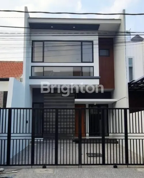 image RUMAH MINIMALIS MODERN DUA LANTAI DI KLAMPIS SEMOLO, SURABAYA TIMUR (1)