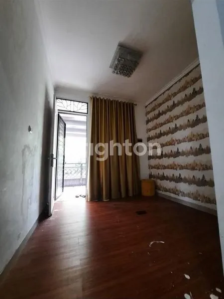 image RUMAH DUA LANTAI PERUMAHAN REGENCY (8)