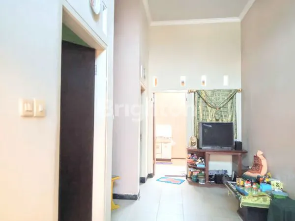 image RUMAH BAGUS MODERN POSISI HOEK HARGA MURAH DI SULFAT INDAH II KOTA MALANG (5)