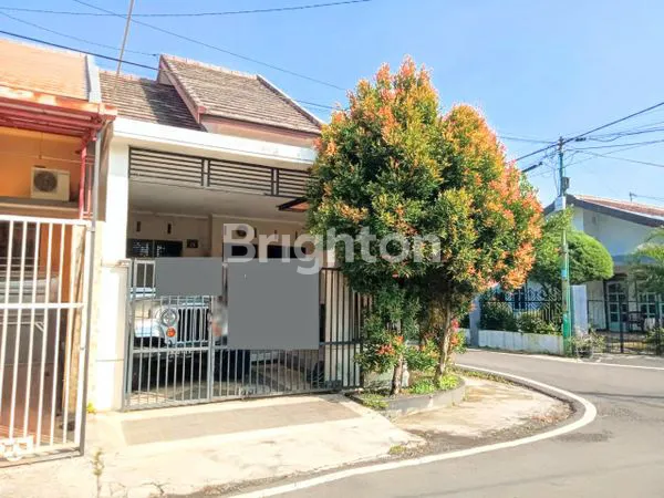 image RUMAH BAGUS MODERN POSISI HOEK HARGA MURAH DI SULFAT INDAH II KOTA MALANG (6)