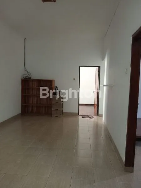 image RUMAH CANTIK SIAP DITINGGALI LOKASI STRATEGIS DEKAT KE MERR (3)