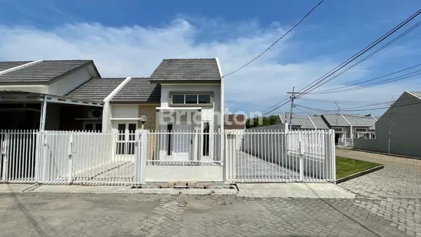 image RUMAH SHM 2KT CARPORT 3 MOBIL DI ALANA REGENCY (1)