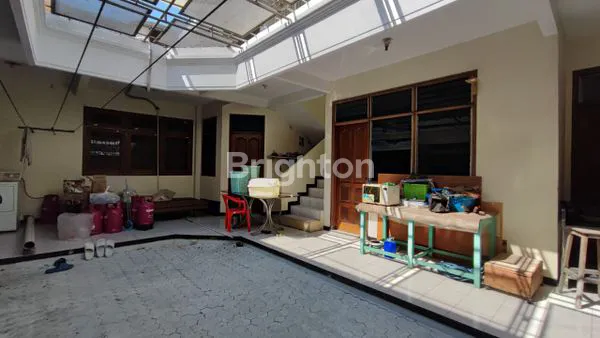 image RUMAH MANYAR KERTOARJO TERAWAT SIAP HUNI DEKAT PUSAT MAKANAN, BONNET (1)