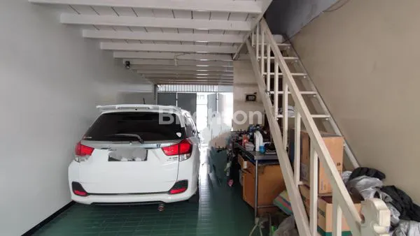 image RUMAH MANYAR KERTOARJO TERAWAT SIAP HUNI DEKAT PUSAT MAKANAN, BONNET (2)