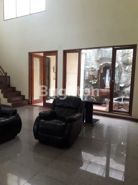 image RUMAH MEWAH 2 LANTAI (2)