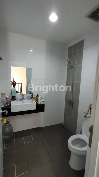 image RUMAH SIAP HUNI 2 LANTAI DI LOKASI PREMIUM (7)