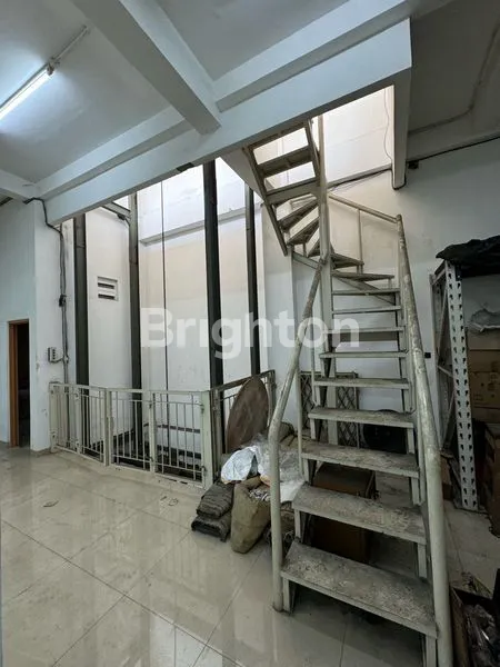image RUKO GANDENG 2½ LANTAI DILENGKAPI LIFT BARANG, PINGGIR JALAN RAYA DILALUI TRANSJAKARTA DI HASYIM ASHARI, DURI PULO, GAMBIR JAKARTA PUSAT (6)