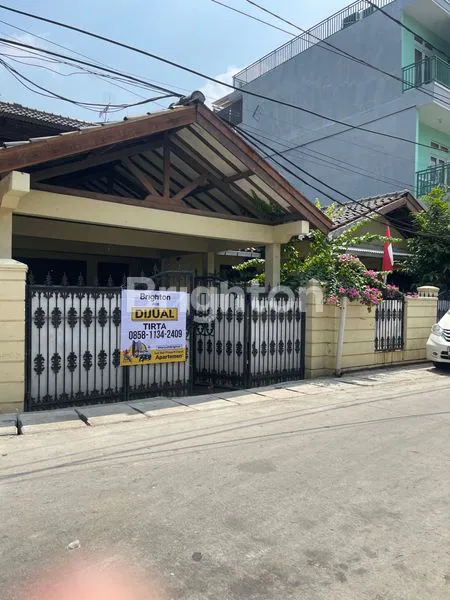 image RUMAH HOOK 2 LANTAI STRATEGIS DI KELAPA GADING - SHM & IMB (1)