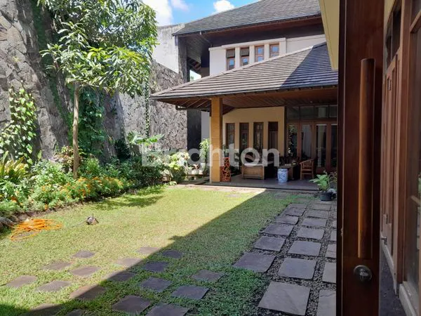 image *REPOSISI HARGA* RUMAH MEWAH 2 LANTAI DESAIN MODERN TROPIS, TERAWAT BAIK DI JALAN RAYA IR. H. JUANDA ( DAGO ATAS) BANDUNG (4)