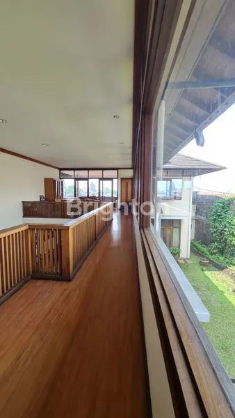 image *REPOSISI HARGA* RUMAH MEWAH 2 LANTAI DESAIN MODERN TROPIS, TERAWAT BAIK DI JALAN RAYA IR. H. JUANDA ( DAGO ATAS) BANDUNG (6)
